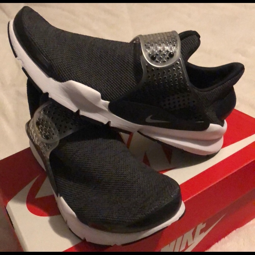 NIKE sock dart SE men’s 9